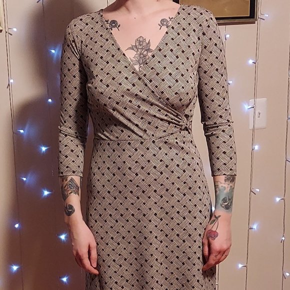 Woman's Ann Taylor LOFT Faux Wrap Dress Size 2 - Picture 1 of 8